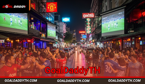 ชีวิตกลางคืนในกรุงเทพ แฟนบอลชมการแข่งขันพรีเมียร์ลีกผ่านจอโปรเจ็กเตอร์ขนาดใหญ่ในผับและบาร์